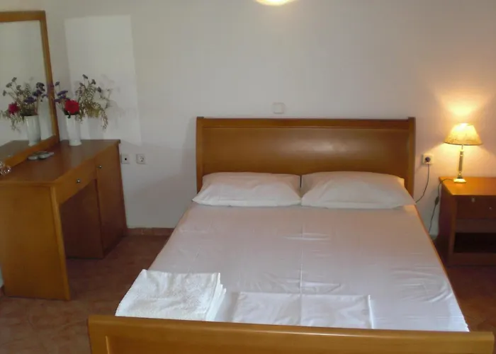 Elena\'S Family Apartments